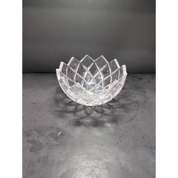 Mikasa Crescendo Serving Bowl, Diamond Pattern, 8" Round Bowl Heavy Lead Crystal - Picture 1 of 11